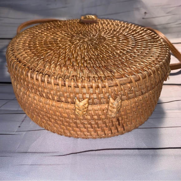 Urban Outfitters Circle Straw Crossbody Bag - Picture 4 of 13